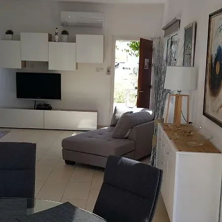 Aurelia2 Paralimni