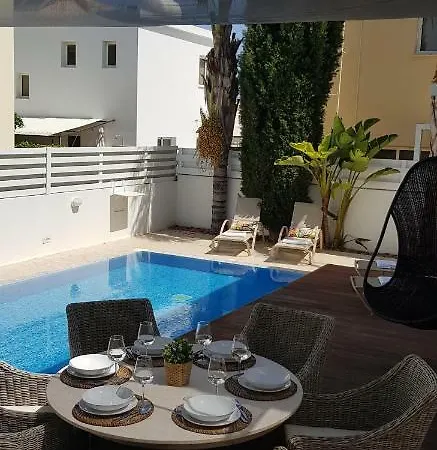 Aurelia2 * Paralimni